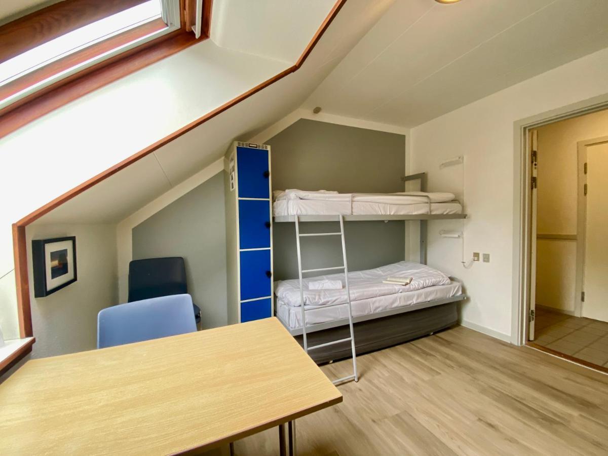 Vierbettzimmer mit Gemeinschaftsbad und -WC