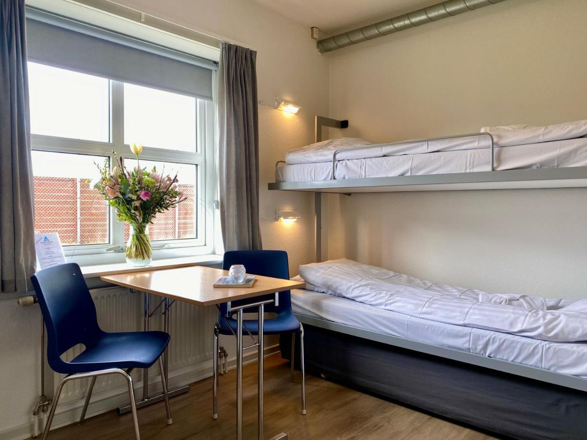 Vierbettzimmer mit Bad